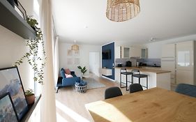 85qm, Parkplatz, zentral, großer Balkon, 2 Bäder